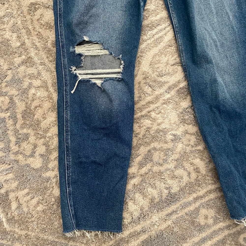 HOLLISTER Ultra‎ High Rise Mom Jean - Picture 3 of 9